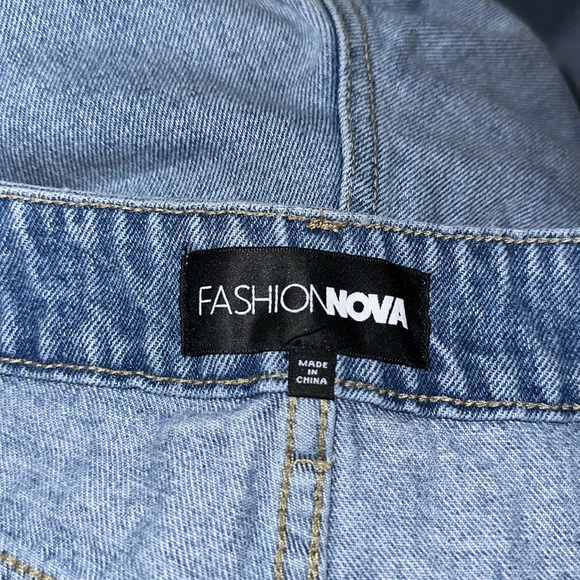 Fashion Nova Ripped Jeans - Picture 5 of 6